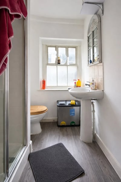 Flat Mare Street in Greater London