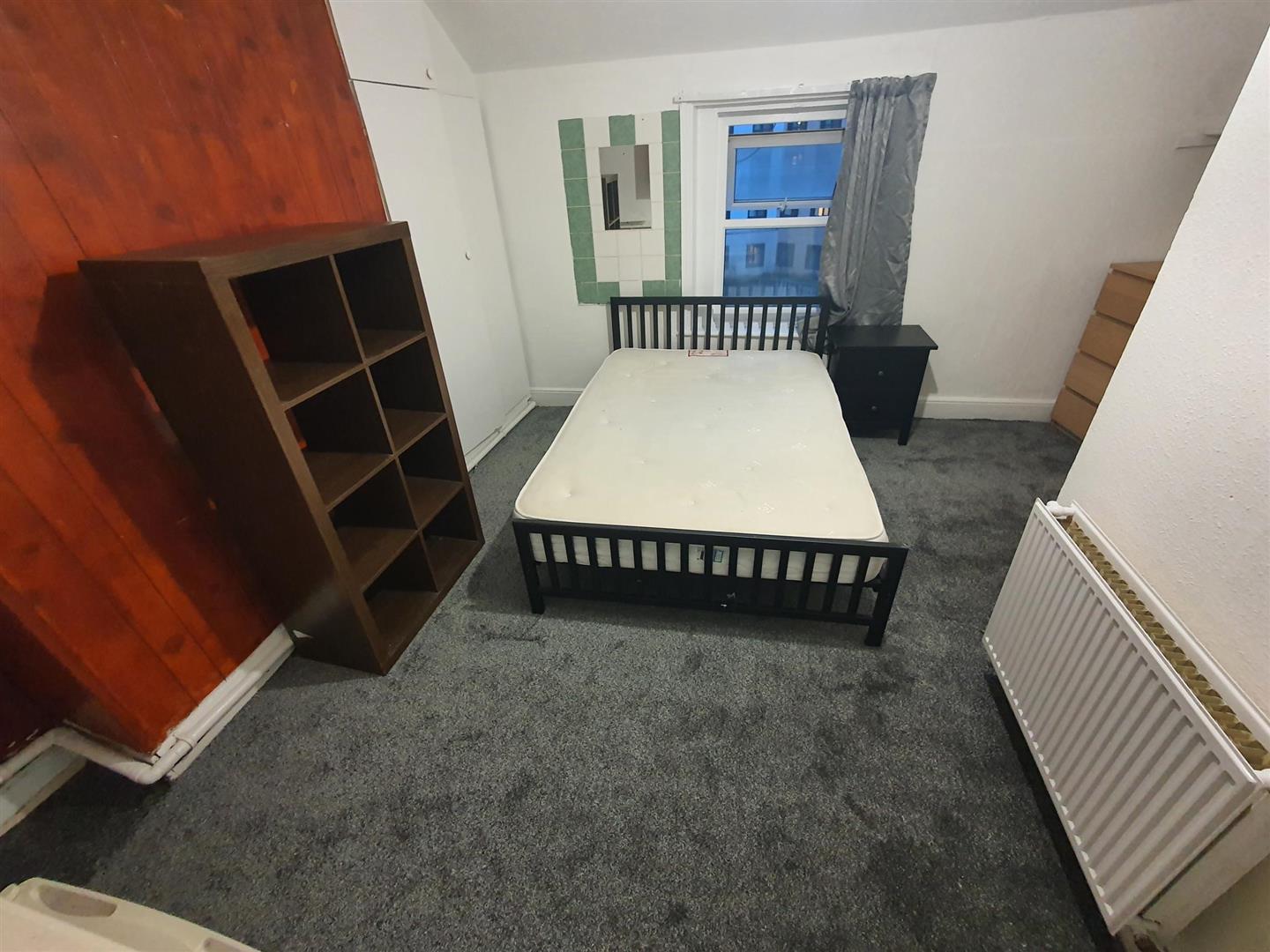 Room Wayside Road in Bournemouth