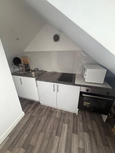 Flat Staines Road in Greater London