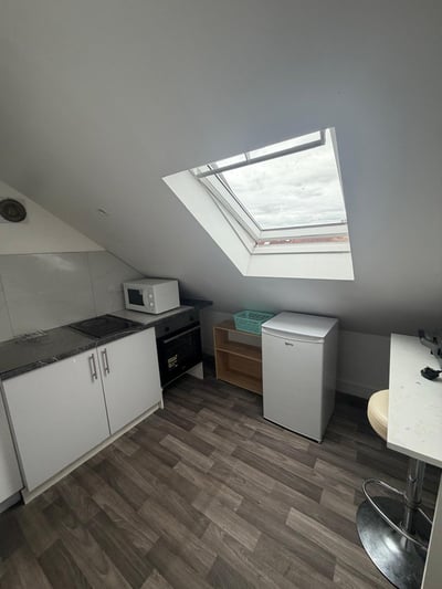 Flat Staines Road in Greater London