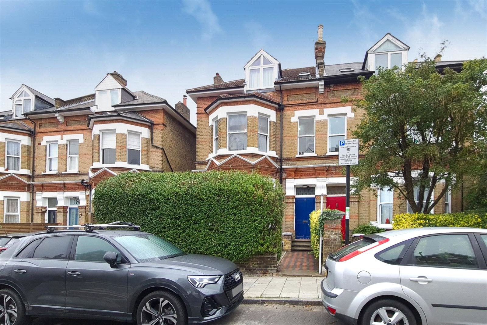 Flat Tierney Road in Greater London