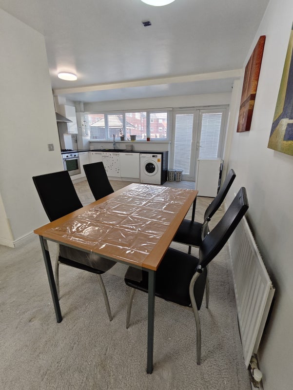 Room Bankwell Street in Manchester