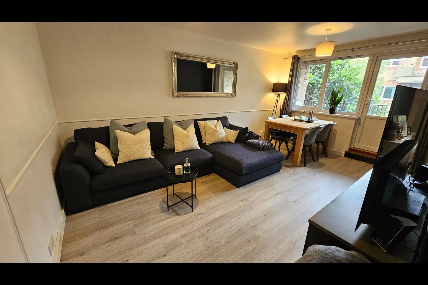 Flat Bath Close in Greater London