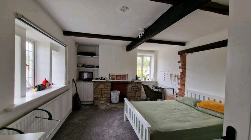 Room Blackamoor Road in Guide