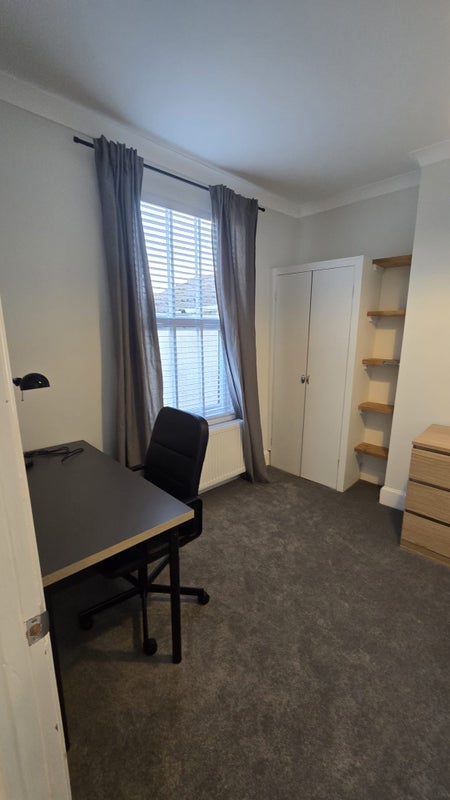 Room Nicholas Road in Bristol