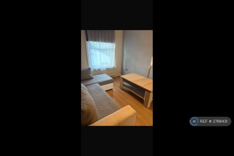 Flat Clarendon Road in Luton