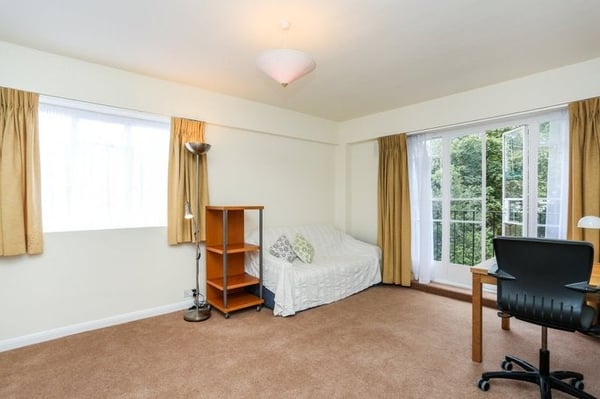Flat Courtfield Gardens in Greater London