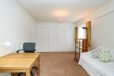 Flat Courtfield Gardens in Greater London