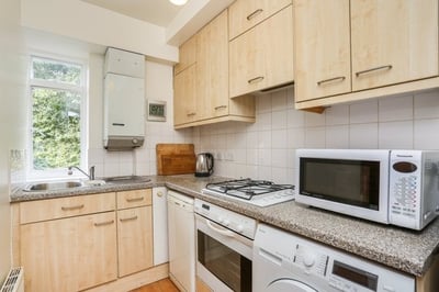 Flat Courtfield Gardens in Greater London