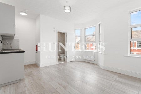 Flat Cricklewood Broadway in Greater London