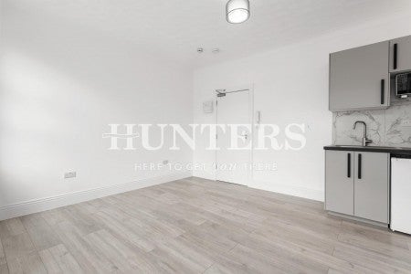 Flat Cricklewood Broadway in Greater London