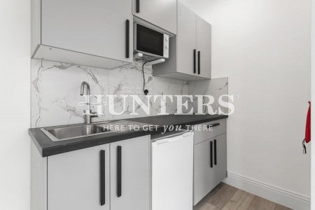 Flat Cricklewood Broadway in Greater London