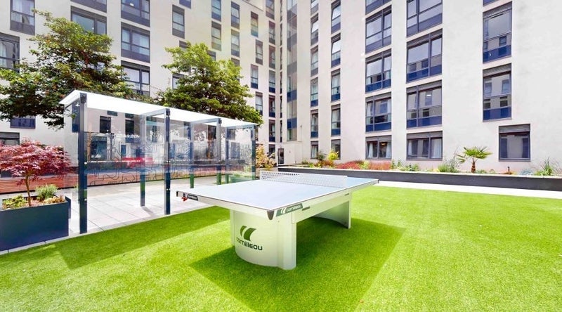 Room Empire Way in Greater London