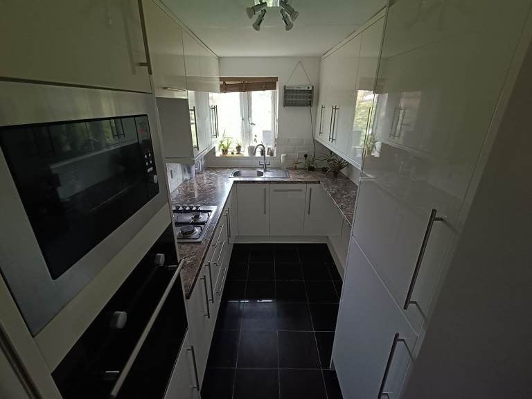 Room Gladding Road in Greater London