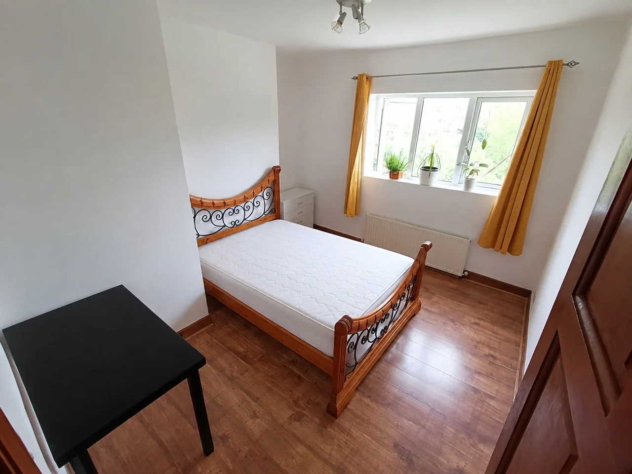 Room Gladding Road in Greater London