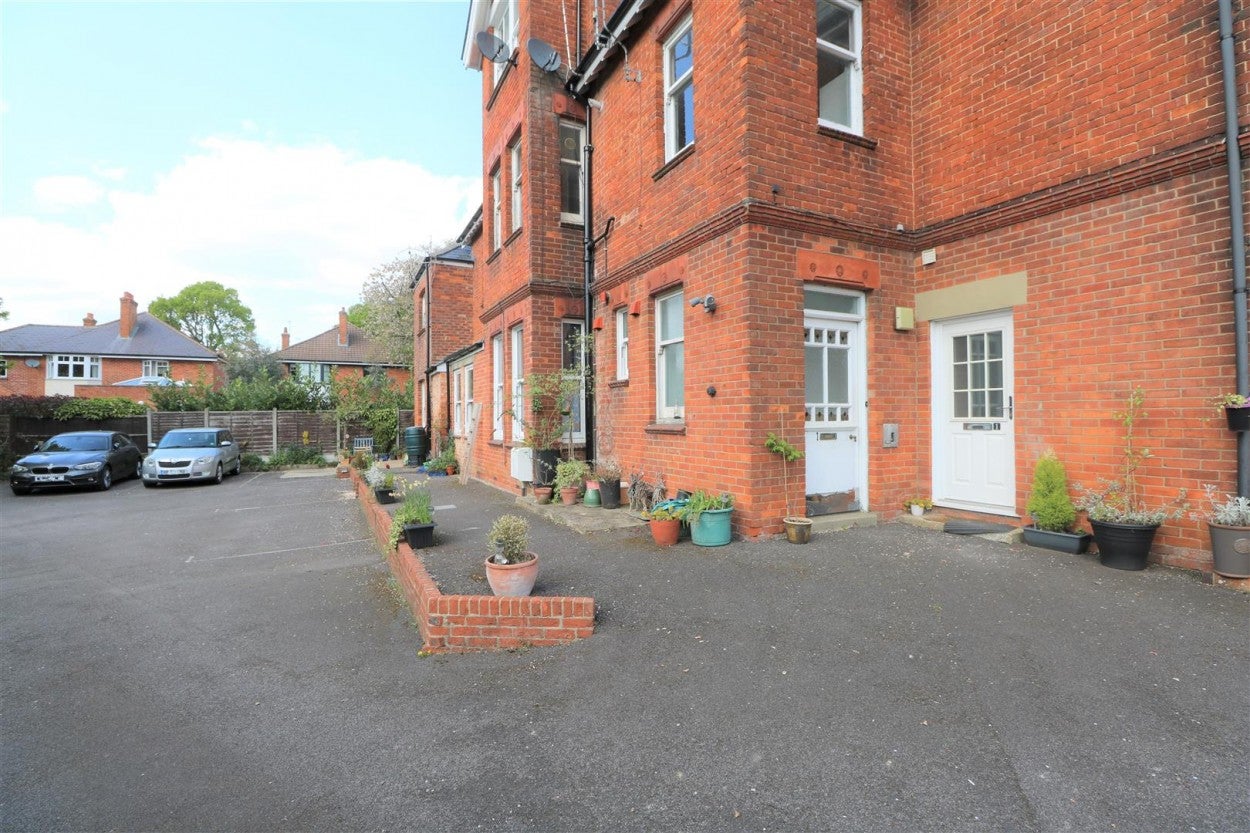 Flat London Road in Surrey Heath