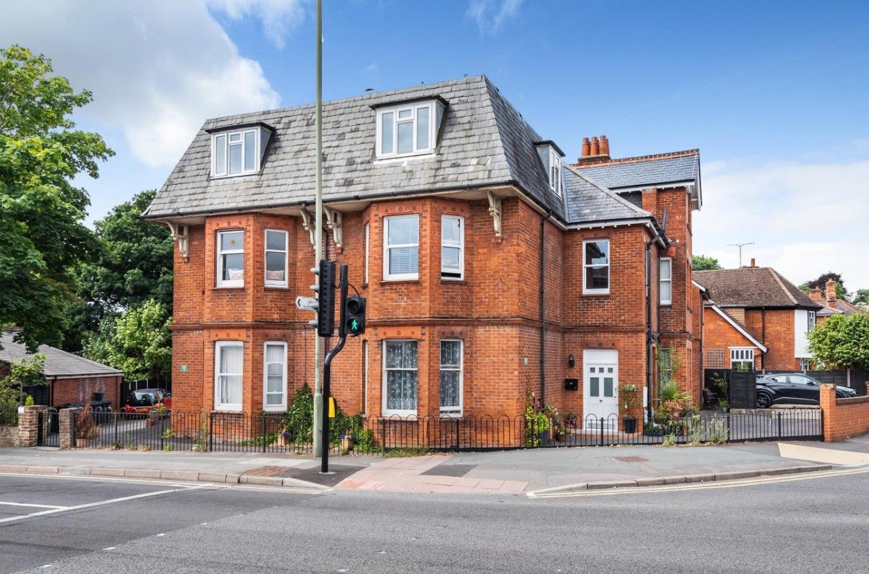 Flat London Road in Surrey Heath