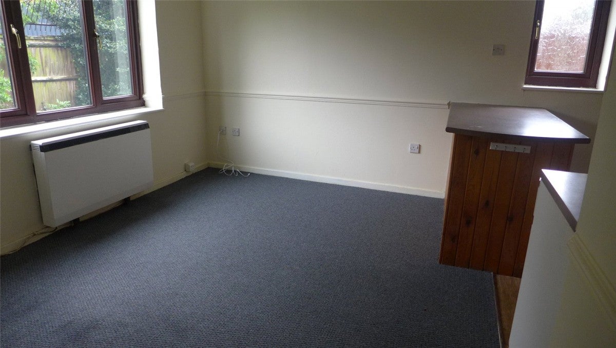Flat Dawes Close in Coventry