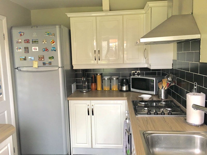 Room Welland Avenue in Heywood
