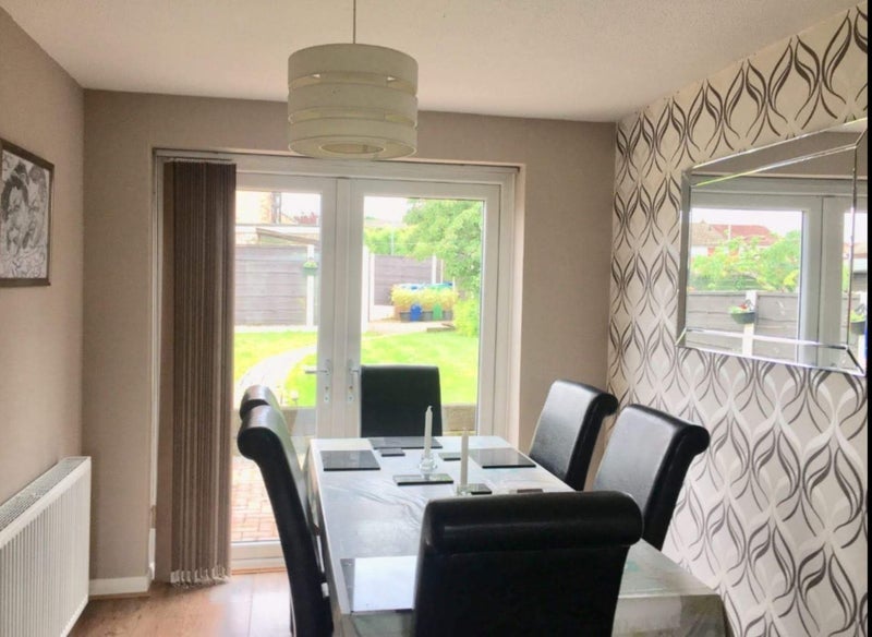 Room Welland Avenue in Heywood