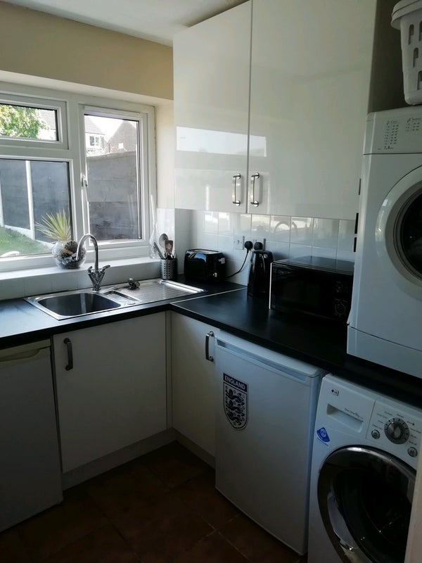 Room Welland Avenue in Heywood