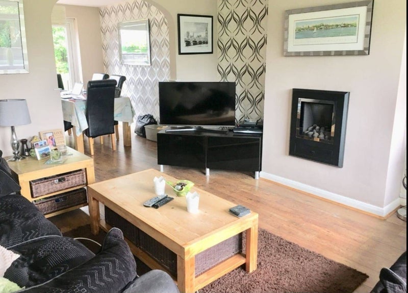 Room Welland Avenue in Heywood