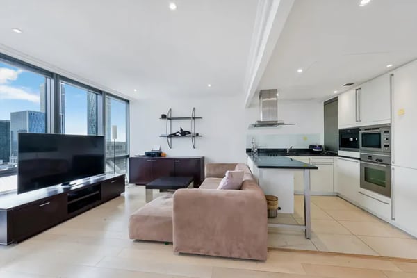 Flat Hertsmere Road in Greater London
