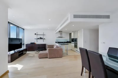 Flat Hertsmere Road in Greater London