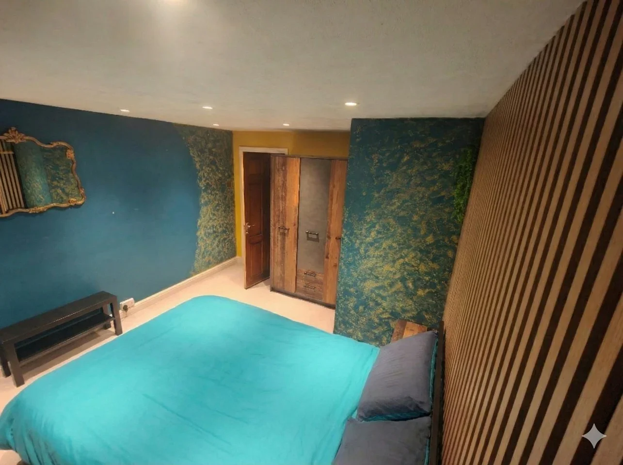 Room Whitefields Road in Broxbourne