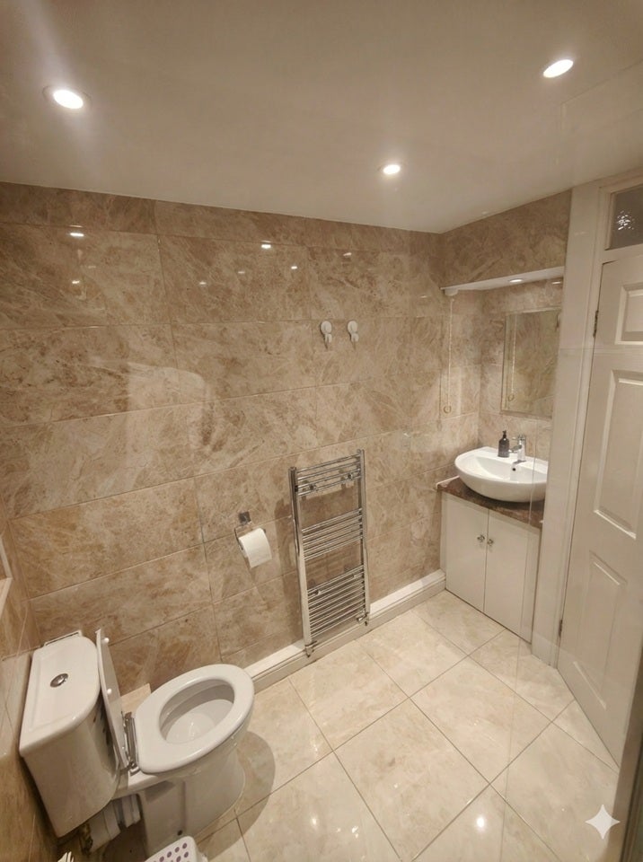 Room Whitefields Road in Broxbourne