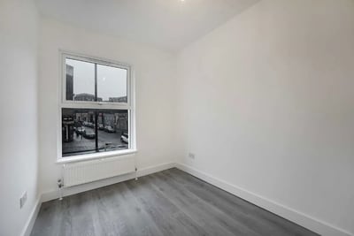 Flat Clapham High Street in Greater London