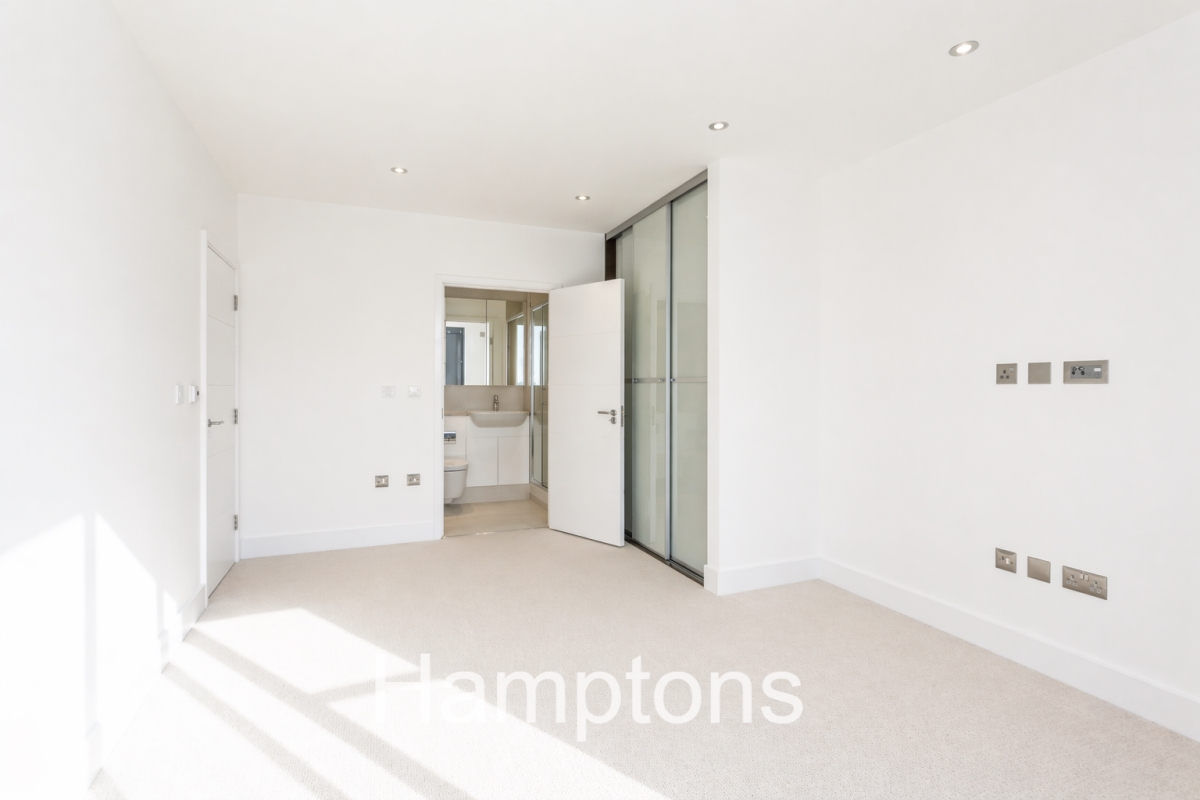 Flat Faraday Road in Greater London