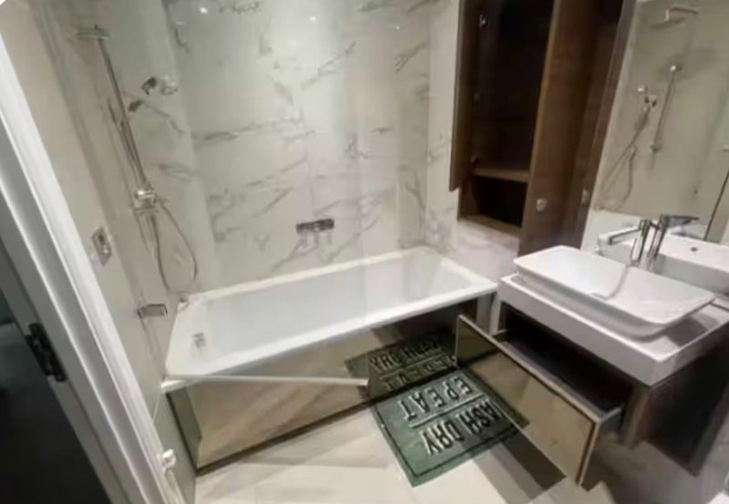 Room Piazza Walk in Greater London