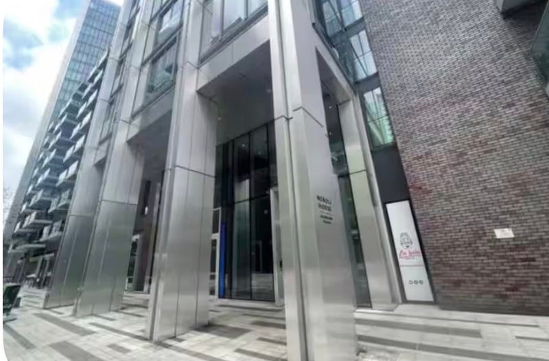 Room Piazza Walk in Greater London
