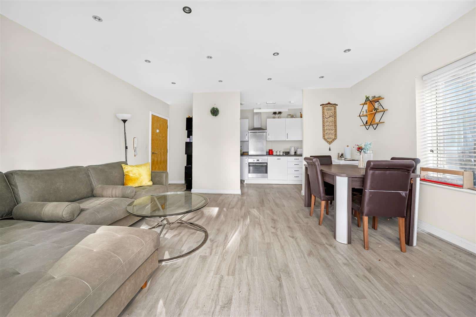 Flat Bakery Close in Greater London