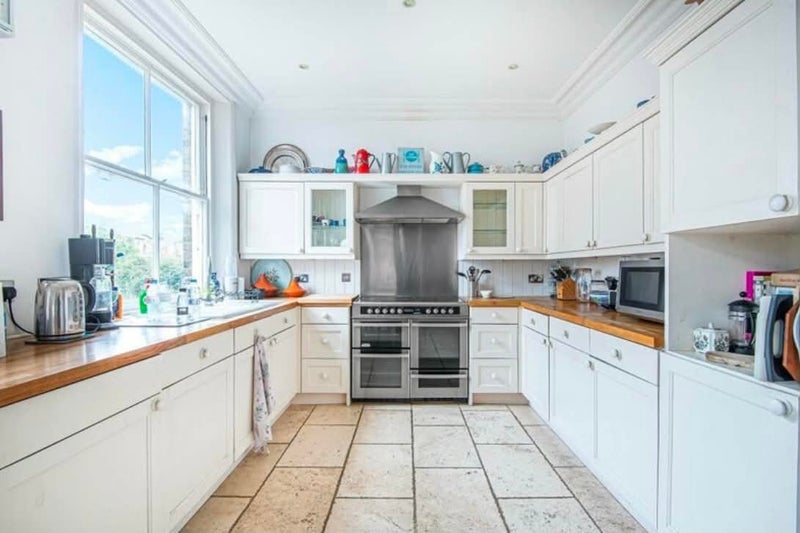 Room Vaughan Avenue in Greater London