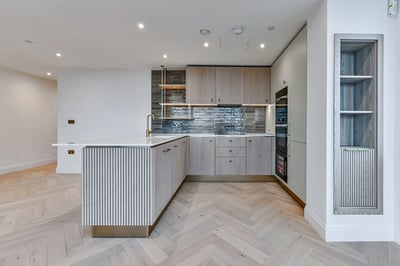 Flat Chalk Farm Road in Greater London