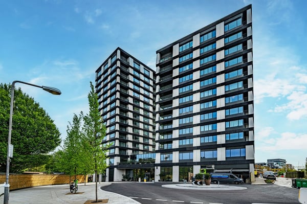 Flat Chalk Farm Road in Greater London