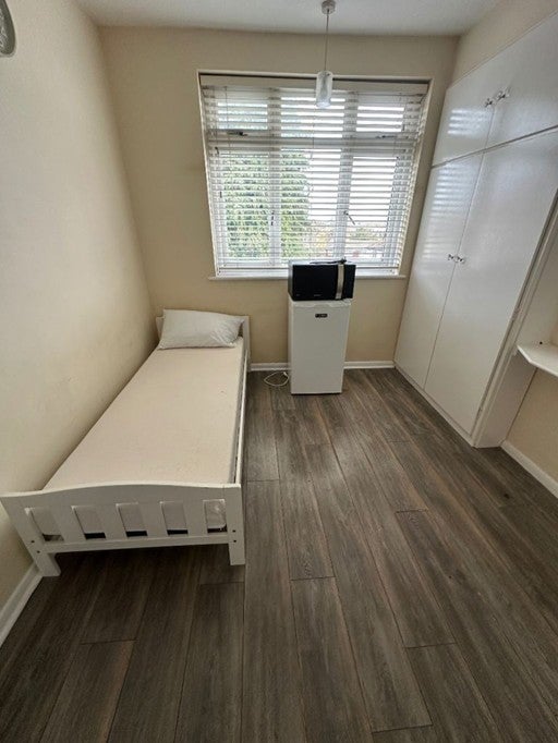 Room Grosvenor Crescent in Dartford