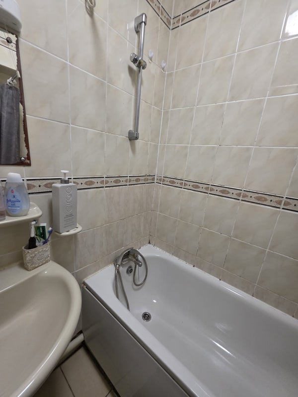 Room Mount Park Road in Greater London