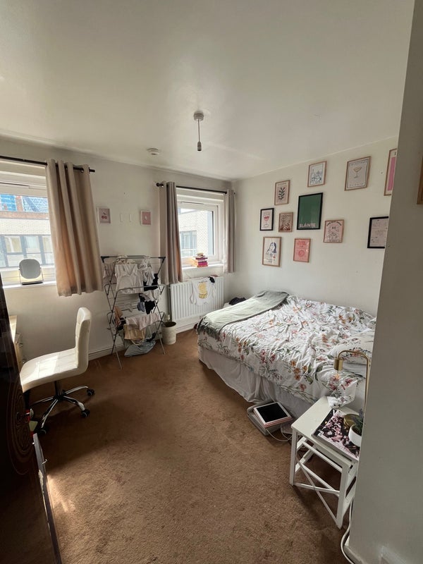 Room Commercial Street in Greater London