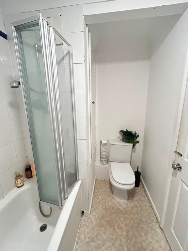 House Mayflower Close in Greater London
