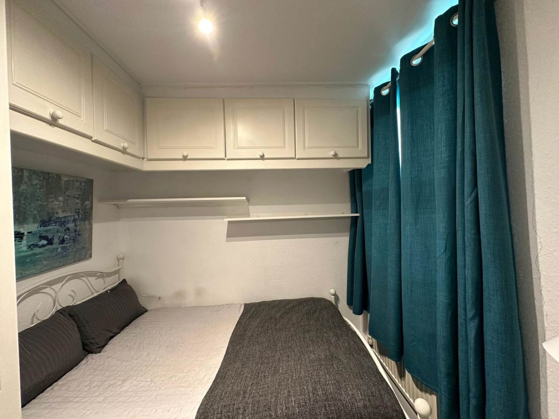 Room Springfield Road in Guildford