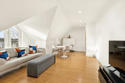 Flat Castlebar Park in Greater London