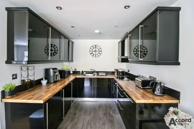 Flat Camellia Close in London