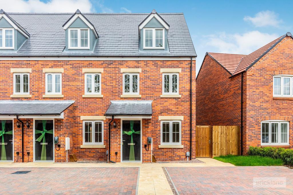 House Chestnut Drive in Desborough