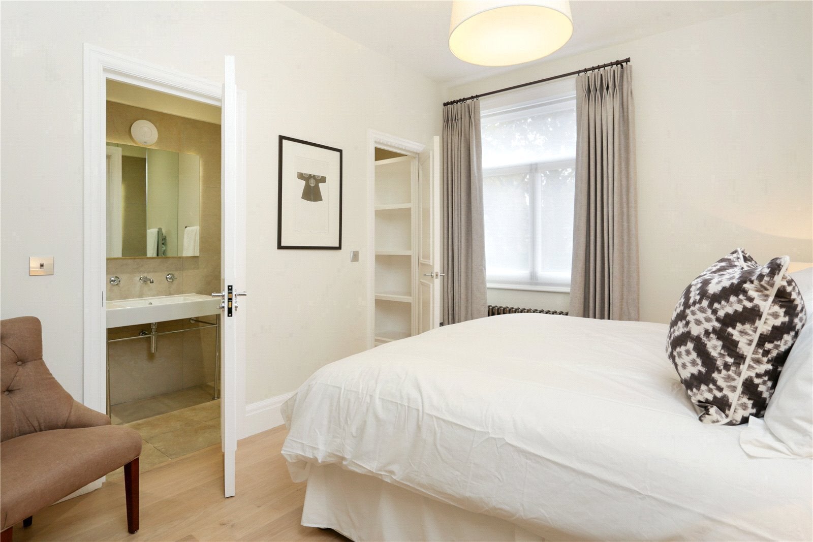 Flat Sloane Gardens in Greater London