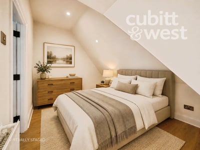 Flat Wheatcroft Court in Greater London