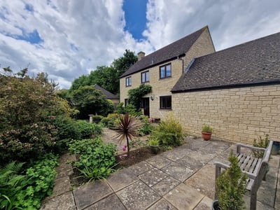 House Ralegh Crescent in West Oxfordshire