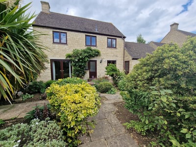 House Ralegh Crescent in West Oxfordshire